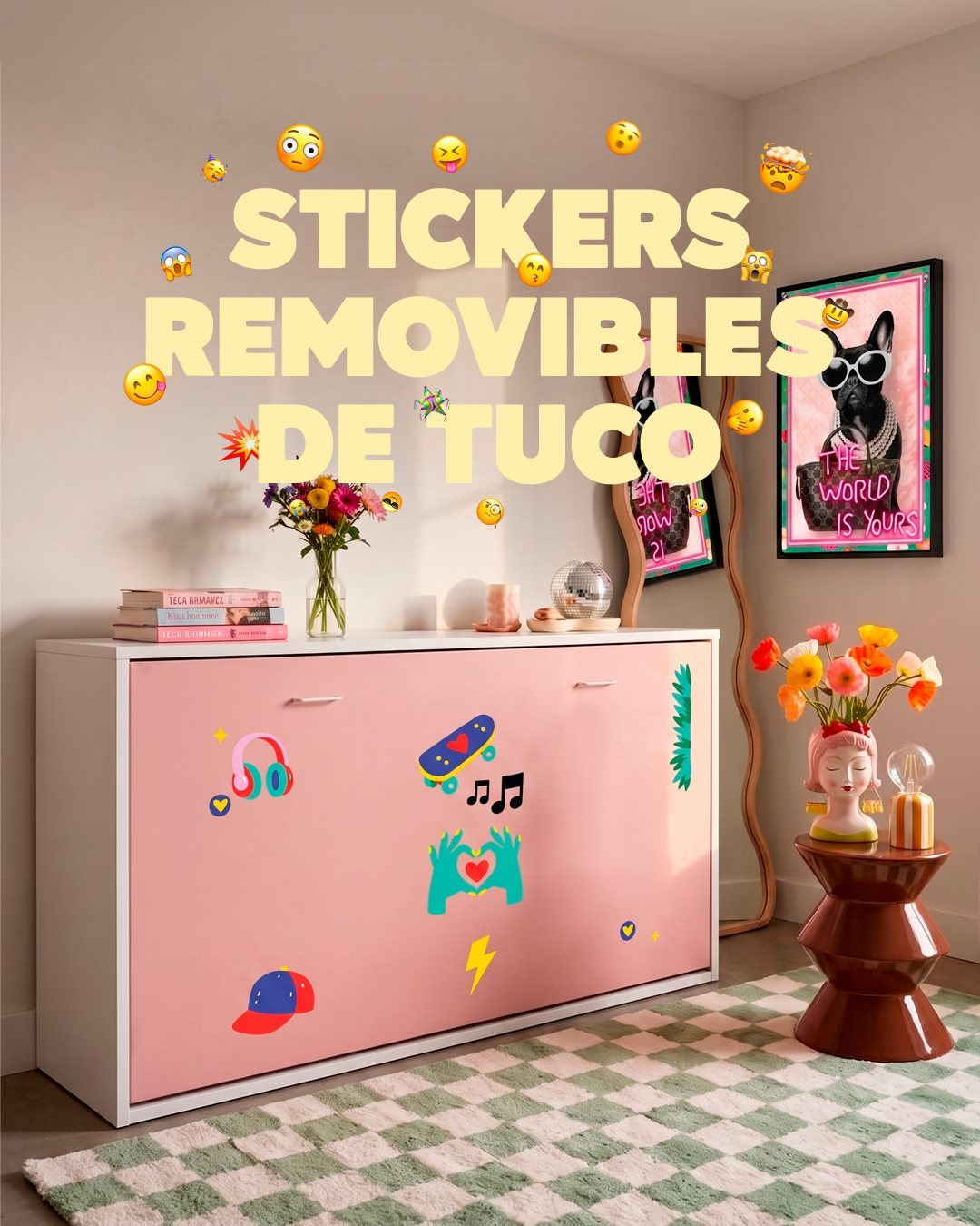 Stickers removibles de Tuco sobre una cama abatible
